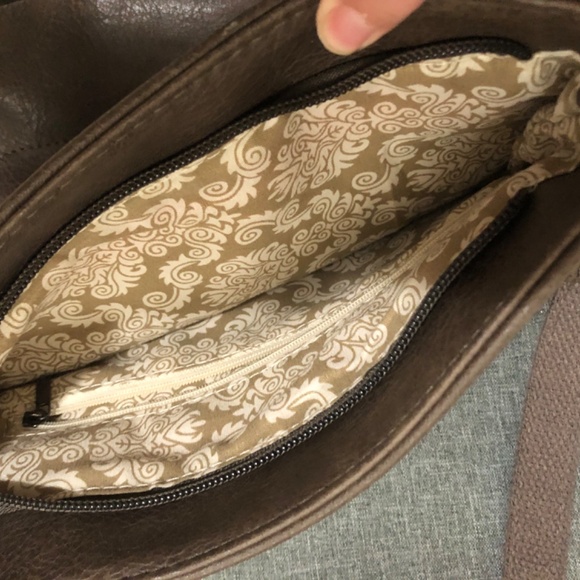 Brown square slim crossbody bag with durable strap - Picture 4 of 6